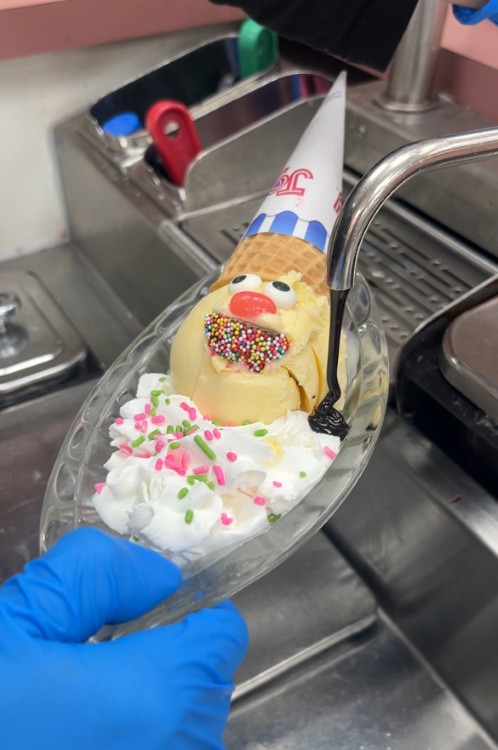 Malley's Sundae of the Month clown